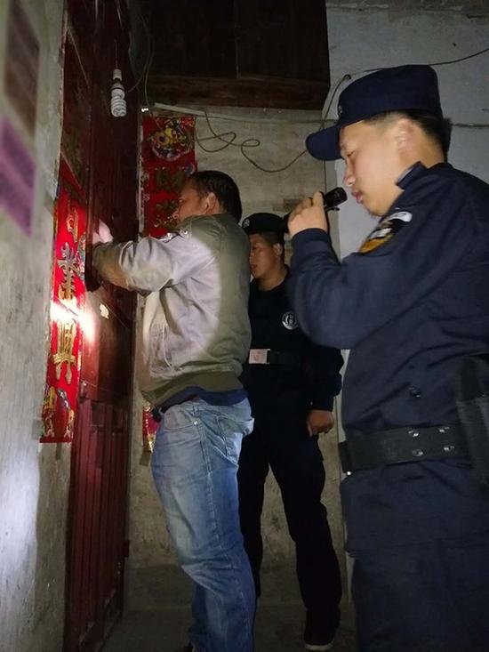 浦江粗心妈妈误将幼女锁家中 