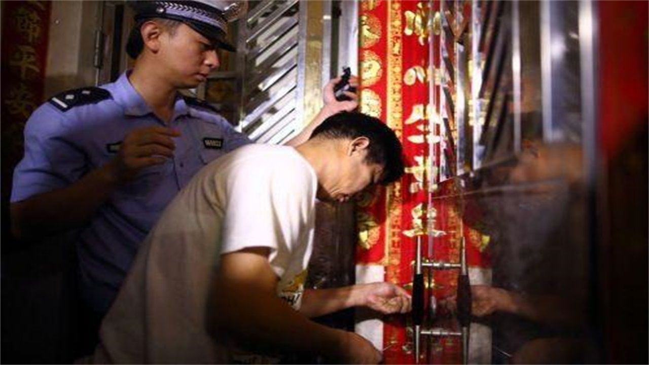 浦江请开锁师傅开了锁后，师傅